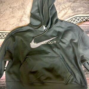 Nike Black Pullover Crop-Hoodie